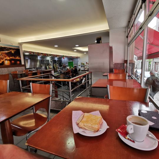 Almada Café
