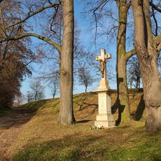 Kříž ve Slatinkách na rozcestí za obcí
