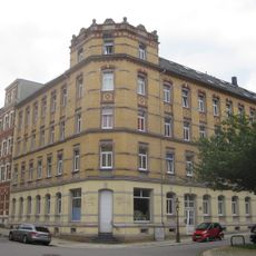 Mietshaus in geschlossener Bebauung in Ecklage Uhlandstraße 18