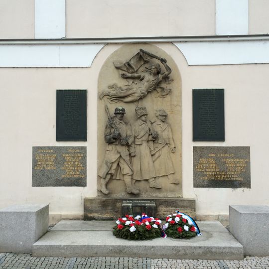 Pomník padlým na Masarykově náměstí v Říčanech