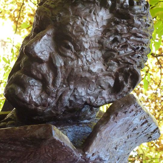 Bust of Manolo Avello