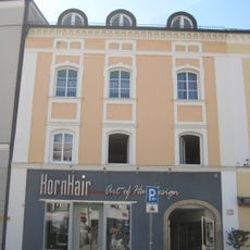 Wohn- und Geschäftshaus