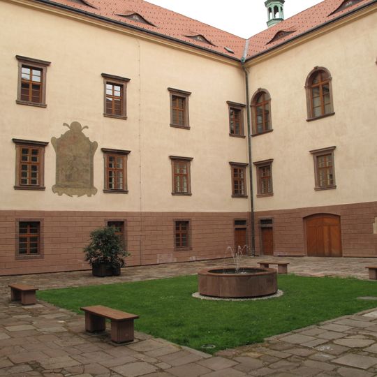 Kašna na zámku v Kostelci nad Čenými lesy