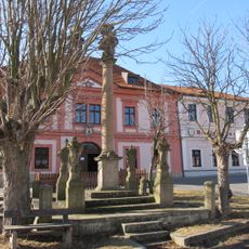 Sloup se sochou svatého Michala