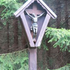 Jurischův kříž u silnice jižně od Jizerky