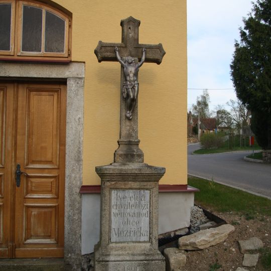 Kříž u kaple v Meziříčku