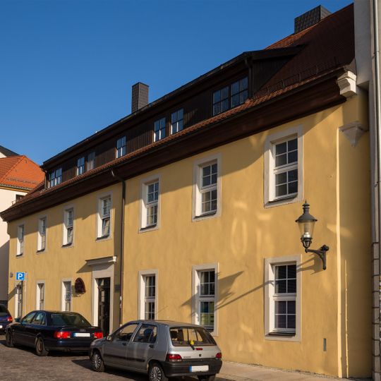 Gebäude in offener Bebauung Helmertplatz 1
