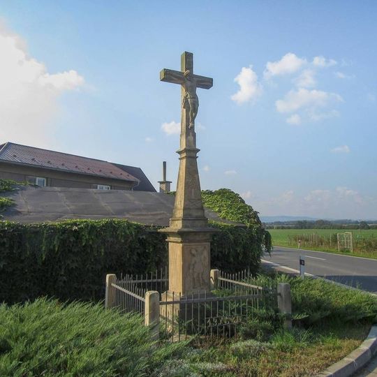 Kříž v Mladějovicích na křižovatce