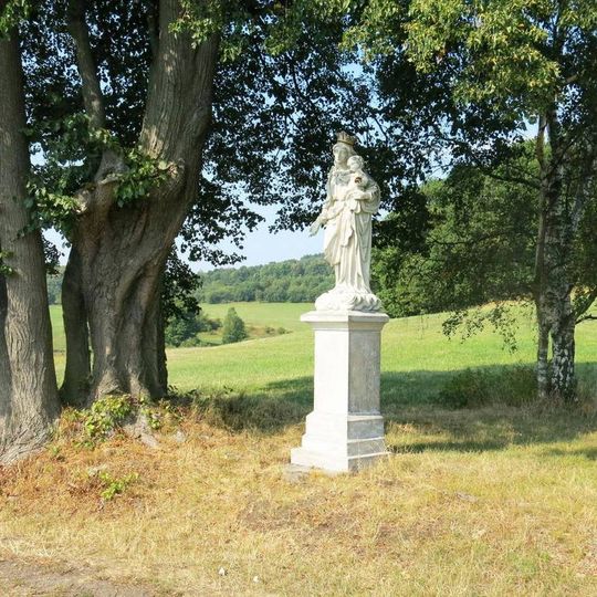 Socha Madony na rozcestí u silnice jižně od Květnova
