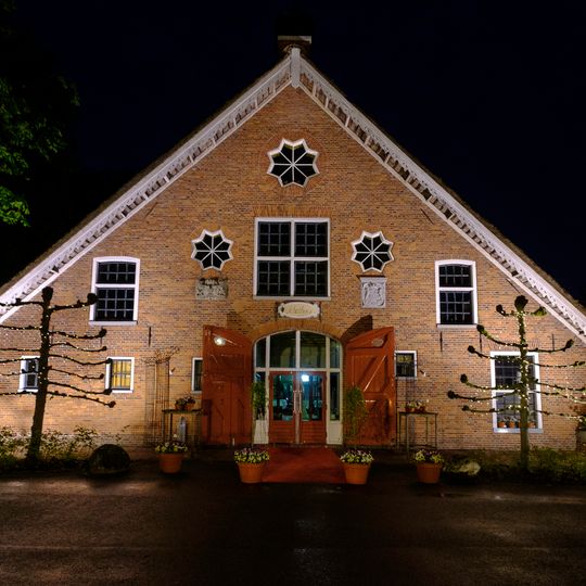 Schathuis met dienstwoning