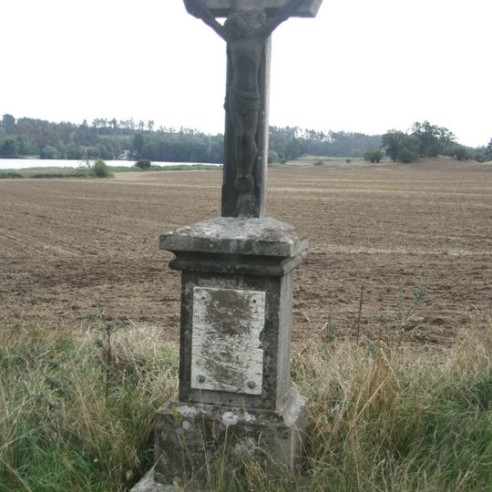 Kříž u potoka u Hostákova