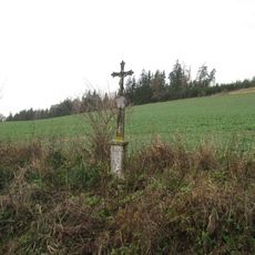 Kříž v poli západně od Býšova