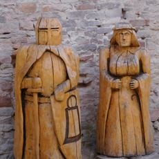 Statue of Tas & wife