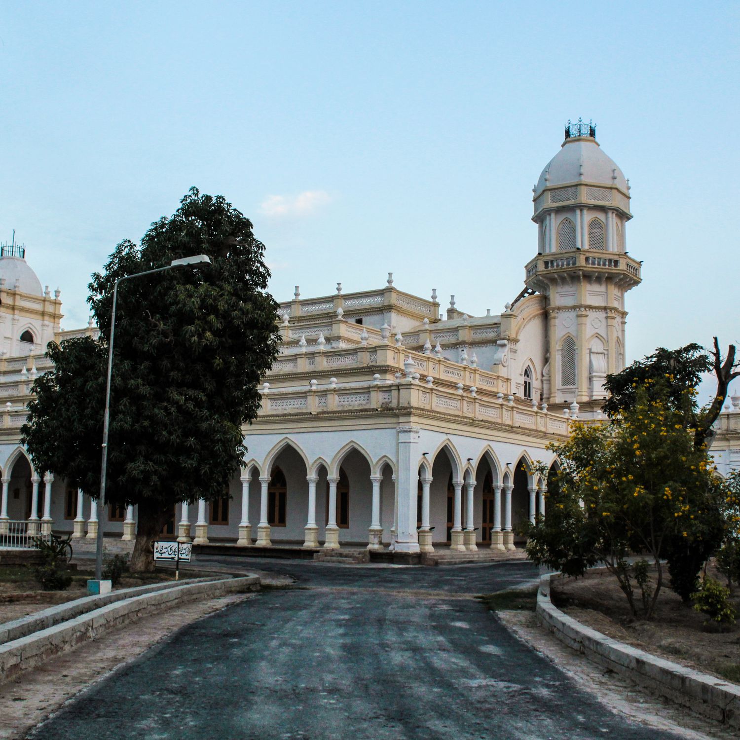 Ltu Library Bahawalpur Central Library - Victorian library in Bahawalpur, Pakistan
