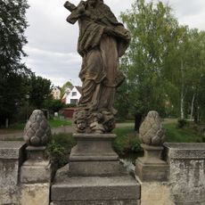 Socha svatého Jana Nepomuckého na mostě ve Lnářích