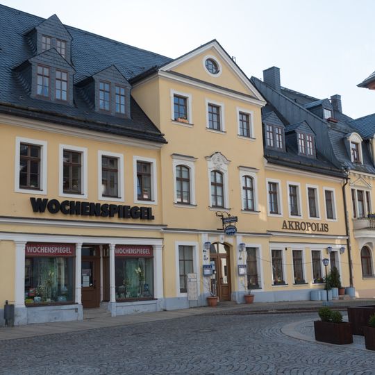 Barockes Bürgerhaus mit Mittelrisalit und vierachsigen Seitenflügeln Markt 9