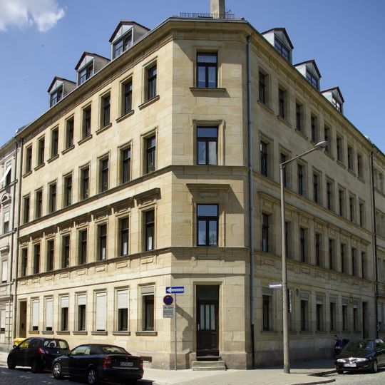 Mietshaus in Ecklage, ehemals mit Gaststätte „Zum Stadtpark“