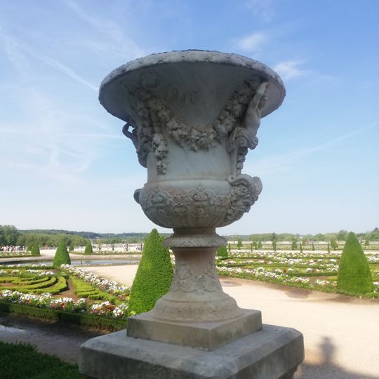 Vase aux têtes de faunes et termes