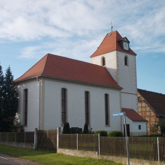 Kirche und Kriegerdenkmal für die Gefallenen des Ersten Weltkrieges und Kriegerdenkmal für die Gefallenen des Zweiten Weltkrieges auf dem Kirchhof Carsdorfer Straße -