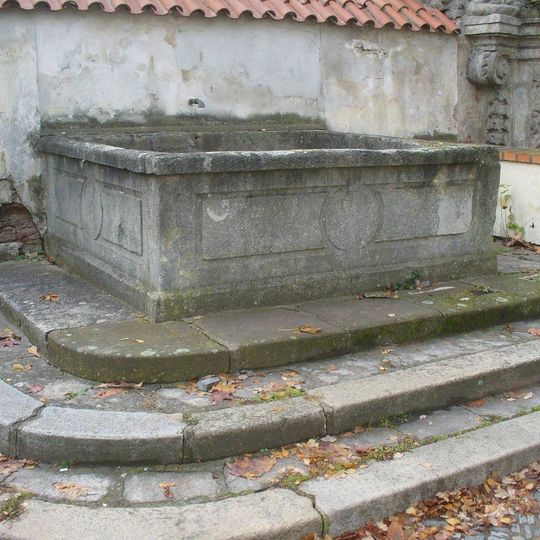 Kašna u kostela Nejsvětější Trojice v Kolíně