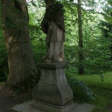 Socha sv. Jana Nepomuckého v zámeckém parku ve Velkých Losinách