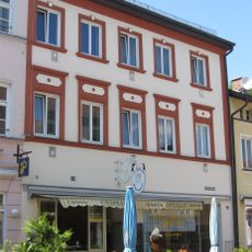 Wohn- und Geschäftshaus