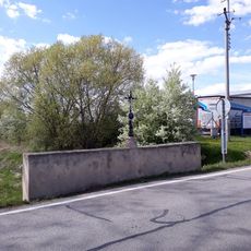 Kříž na mostě jižně od Dolních Slověnic