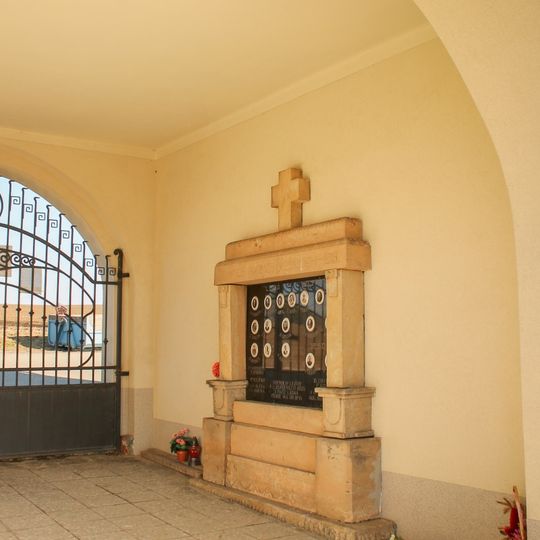 Pamětní deska obětem války v Luké