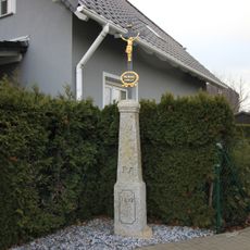 Granitsockel eines Betkreuzes Zum Windpark 2 (vor)