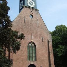 Houten torentje met achtzijdige spits op de westzijde van het dak van de Protestantse Kerk
