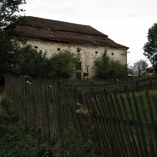 Granary in Měcholupy