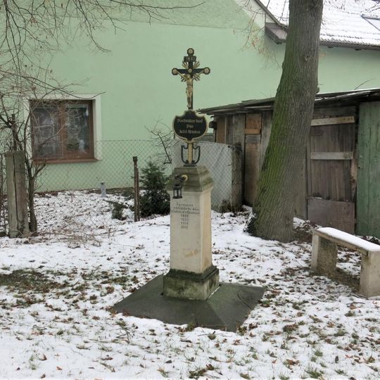 Kříž u domu 45 v Chvalovicích