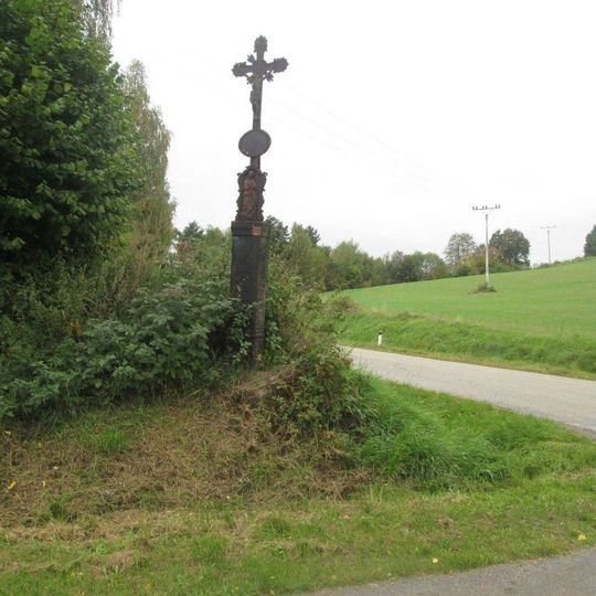 Kříž jižně od Mičovic u rozcestí
