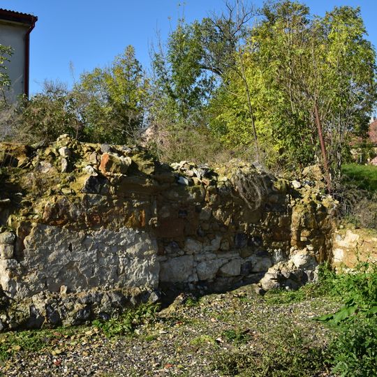 Zřícenina barokní sýpky Oploty