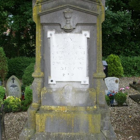 Grafmonument van pastoor A. van den Brand