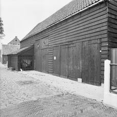 Houten schuur op de hoek van de Varkensmarkt