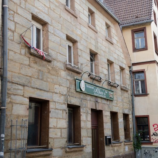 Wohn- und Geschäftshaus