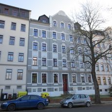 Mietshaus in geschlossener Bebauung mit Vorgarten Hilbersdorfer Straße 48