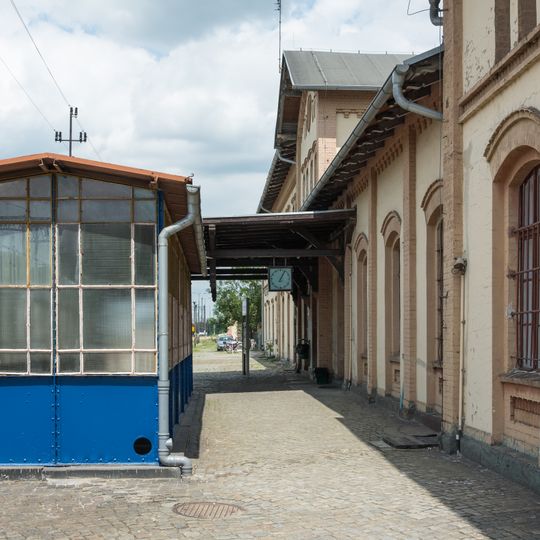 3 zejścia do tunelu