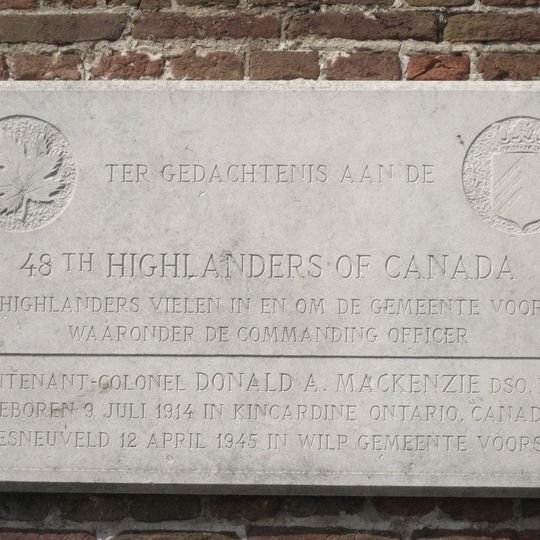 Plaquette op de Wilpse kerk