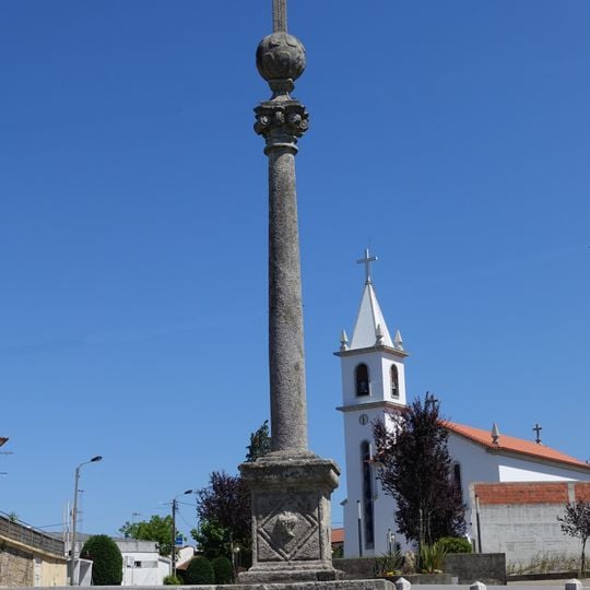 Wayside cross in Cabreiros