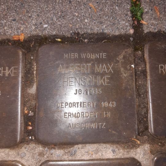 Stolperstein en memoria de Albert Max Henschke