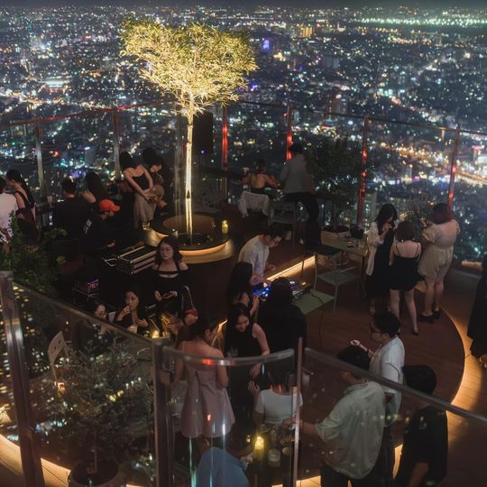 Leuchtturm im Leerraum