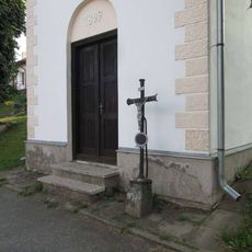 Kříž u kaple v Útěchovičkách