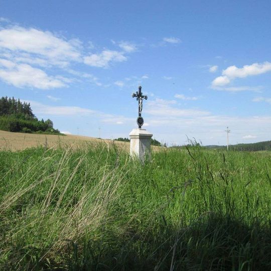 Kříž severozápadně od Milčic