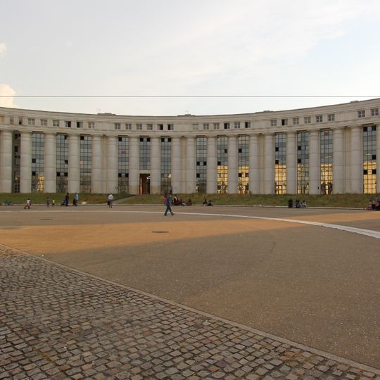 Place des Colonnes Hubert Renaud