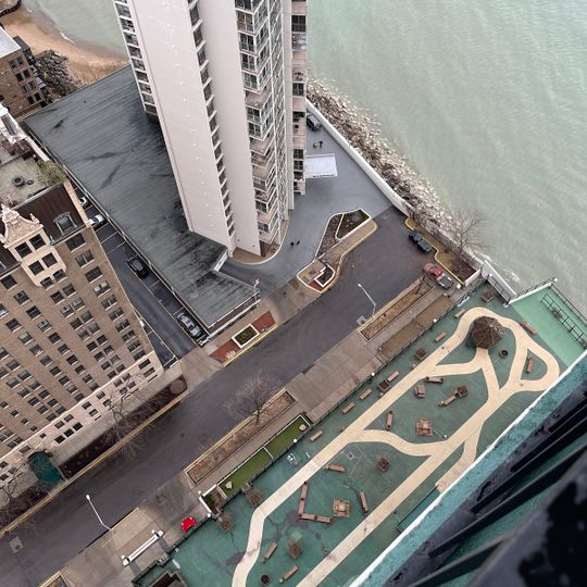 Glenlake Avenue Beach