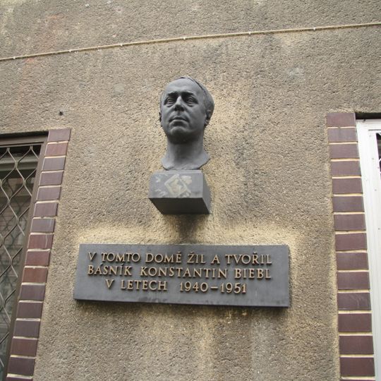 Busta Konstantina Biebla