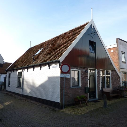 Pandje met eenvoudige houten voorschot