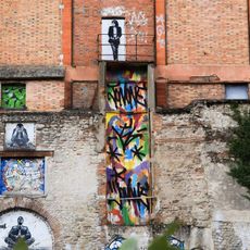 Graffitis situés sur les murs de la friche industrielle de l’ancienne Vinaigrerie